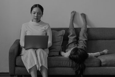 does a parent pay child support if they live overseas